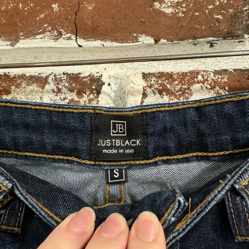 Just Black Denim Jean Shorts Dark Wash Cotton Raw Hem Pockets S Made in USA‎